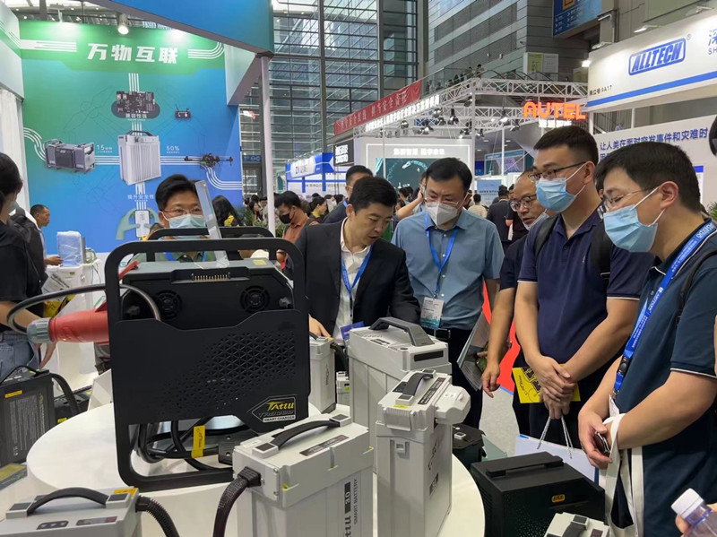 格瑞普陳總介紹無人機(jī)電池新品 格瑞普陳總介紹無人機(jī)電池新品